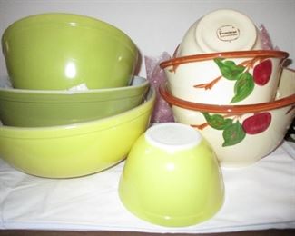 pyrex and Francisca nesting bowls, great condition, vintage. Clear glass nesting bowls as well. Other pyrex also,