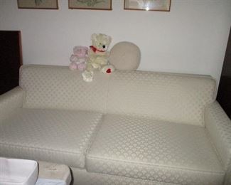 excellent condition vintage hide a bed couch. beautifully upholstered.