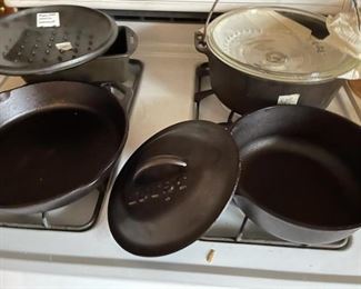 cast iron pans, very good condition
