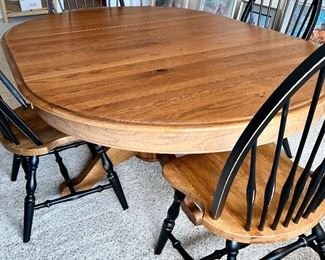 Bottom Level: Large Pedestal Dining Table w/4 Chairs & Leaf , nice condition 