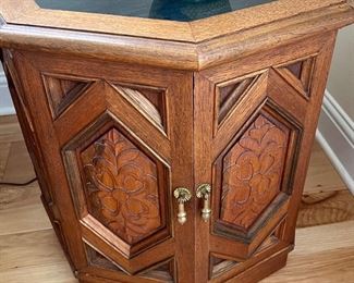 Lamp Table w/Storage 8 sided