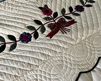 AMISH ‘Rose of Sharon’ QUILT Queen Size
 excellent Condition/Unused