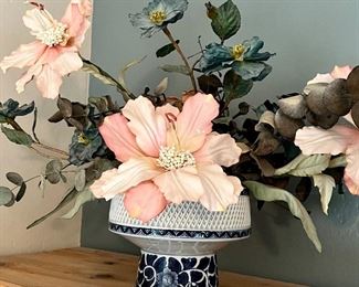 Faux Floral in Ceramic 