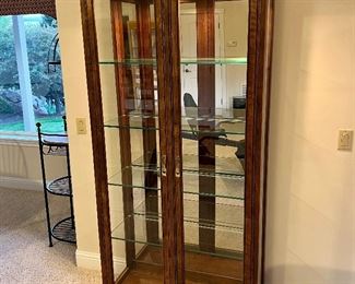 Henredon lighted Display Curio Cabinet