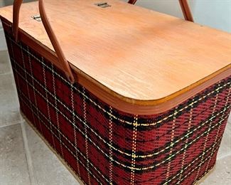 Vintage Picnic Basket great shape large