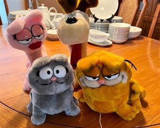 Garfield (2), Arlene the Cat & Odie Vintage Plush, sells together