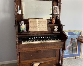 The Hastings pump organ Eastlake style