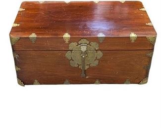 Lot 051
Vintage Chinese Suitcase Trunk