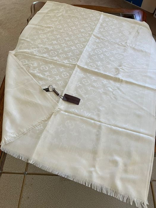 Louis Vuitton shawl
