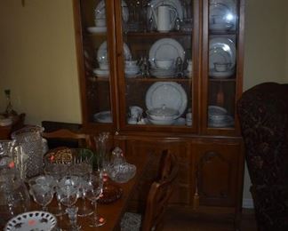 Beautiful Dining Room Table, Matching Chairs and China Cabinet