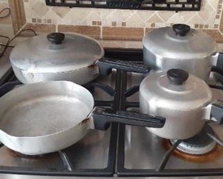 Magnalite pans 11/2 q/ 3q/