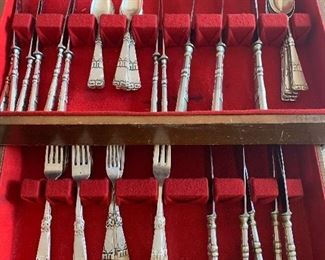 Case Table 
800 Sterling flatware set