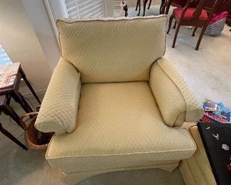 Vintage ethan allen lawson style chair 
