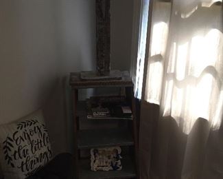 Cute shelf with cute little things to enjoy.