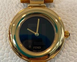 004 Fendi Womens Watch 320G