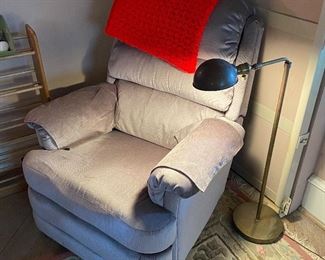 Recliner 42" x 35" x 32"