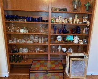 Assorted crystal and knick knacks.