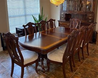 Beautiful dining room table & chairs.  