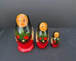 SS014 Vintage Set Of 3 Hand Painted Wooden Wood Russian Nesting Dolls