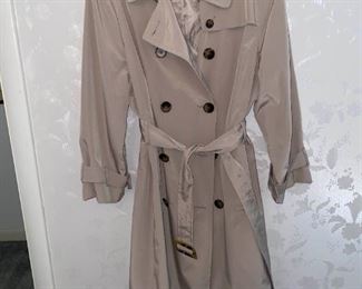 SS018 London Fog XL Womens Trench Coat With Tortoise Shell Detail