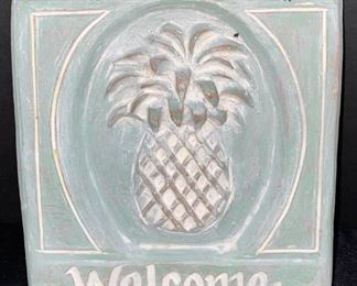 SS024 ISABEL BLOOM WELCOME PLAQUE PINEAPPLE SCULPTURE