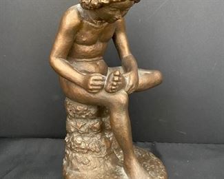 SS044 1971 AUSTIN PRODUCTS PLASTER CHALKWARE STATUE BOY WITH THORN