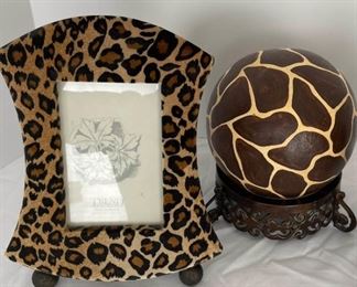 SS060 Animal Print Frame And Decorative Animal Print Ball On Stand