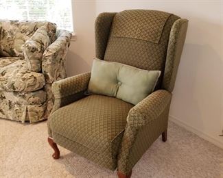 Wing back recliner