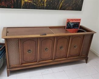 Magnavox Hi Fi, works and sounds great!