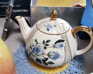 pretty tea pot