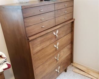Huntley Dresser