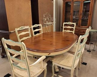 Dining Table/leaf/6 chairs