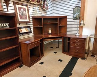 Bookshelf & corner desk