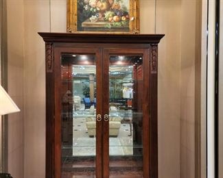 Absolutely beautiful Ethan Allen Lighted Display Cabinet - excellent condition!
