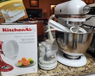 Kitchen Aid w/attachments 