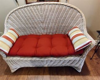 INDOOR PATIO WICKER LOVESEAT W/CUSHIONS