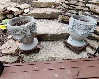 OUTDOOR DECORATIVE CEMENT PLANTERS