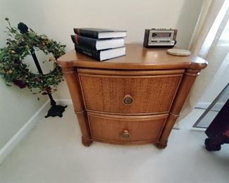 KEY WEST TRADITIONAL STYLE WOODEN NIGHTSTAND W/ CARVED ACCENTS