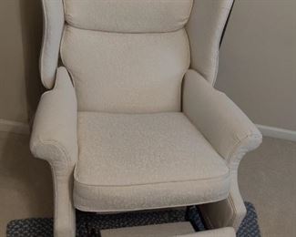 RECLINING WHITE WINGBACK CHAIR