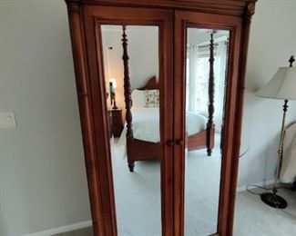 2 DOOR W/MIRROR FRONT WOODEN ARMIOR