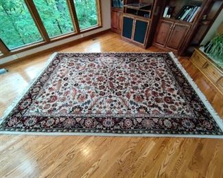 DECORATIVE AREA RUG