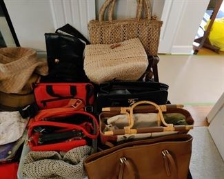 WOMEN'S HANDBAGS & PURSES