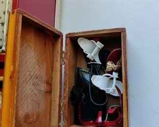 ANTIQUE MINI DOLL SET - CHEST W/ SHOES