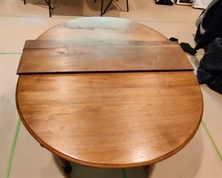 ANTIQUE WOODEN TABLE W/4 - "SCREW-IN" LEGS & 1 LEAF