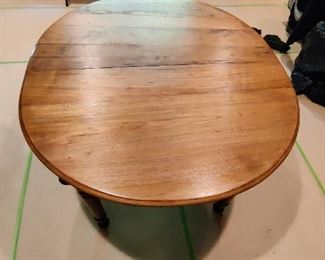 ANTIQUE WOODEN TABLE W/4 - "SCREW-IN" LEGS & 1 LEAF