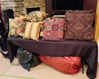 DECORATIVE PILLOWS & CHRISMAS TREE