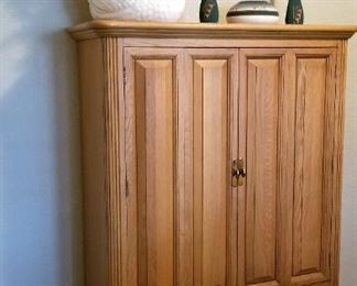 clothes cabinet/dresser