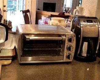 Oster toasteroven, Cuisinart coffee maker, Vitamix blender, Keurig
