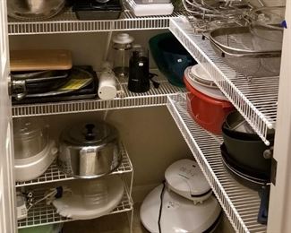 vintage cake saver, vintage Tupperware