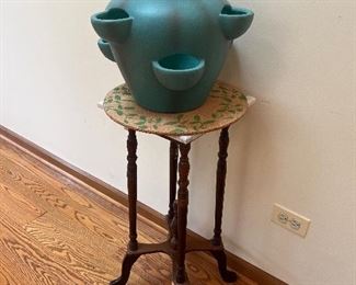 Strawberry pot, marbles top plant stand